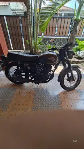 Kawasaki w 175 SE Hijau Army