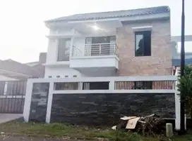 Dijual Rumah di Kencana loka 2lantai Sebrang Golden Viena