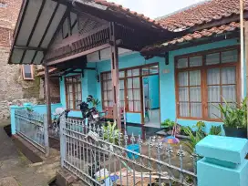 Si kontrakan  1 rumah / taunan