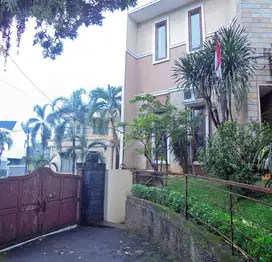 Rumah 2 Lantai, Asri & Luas di Kucica Bintaro Sektor 9