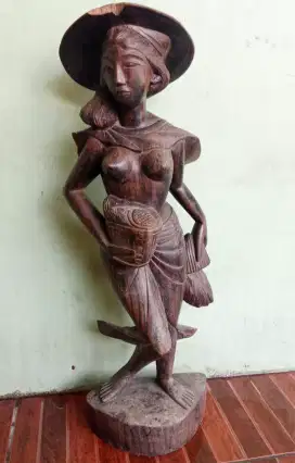 patung kayu utuh
