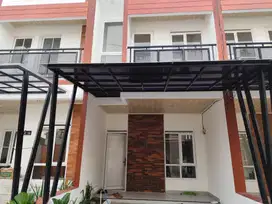 Rumah 2 lantai baru dekat halte Transjakarta jakarta selatan