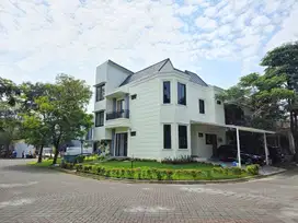 Rumah Brandnew The Eminent BSD City dengan Taman Cantik