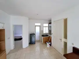 Townhouse Taman Paris full furnish di lantai 2 Lippo Karawaci