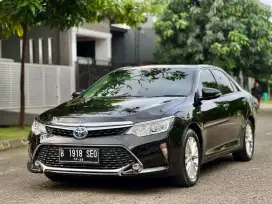 Toyota Camry 2.5 V Hybrid AT Hitam 2017