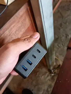 Energea travel 4 port (c to c to usb to usb)