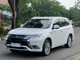 RARE Mitsubishi Outlander PHEV Hybrid 2019 AT
