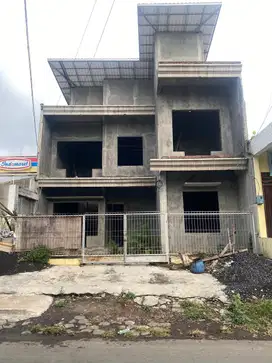 Rumah Mewah 2 Lantai Dekat Araya