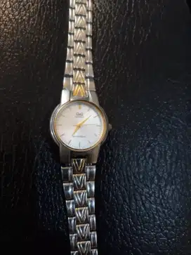 Jam tangan wanita Q&Q