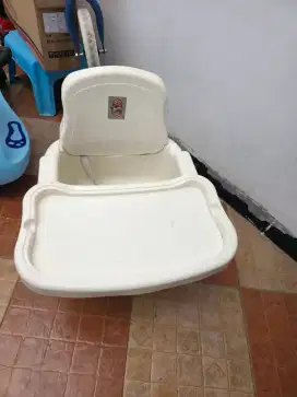 Kursi makan anak
