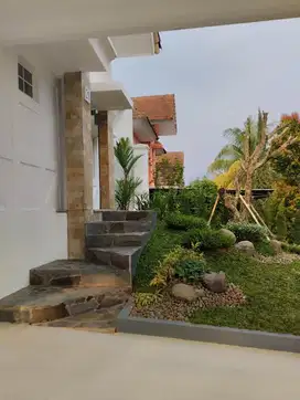 Dijual rumah hook swimming pool view bagus