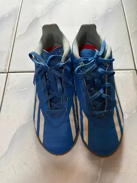 preloved sepatu  ADIDAS futsal anak