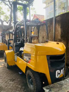 JUAL FORKLIFT BEKAS – CATERPILLAR 5 TON MAST TWO STAGE 5 METER