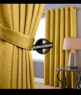 Gorden Polos warna Gold