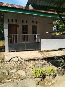 DI KONTRAKKAN RUMAH/ TAHUN (BOLEH NEGO)