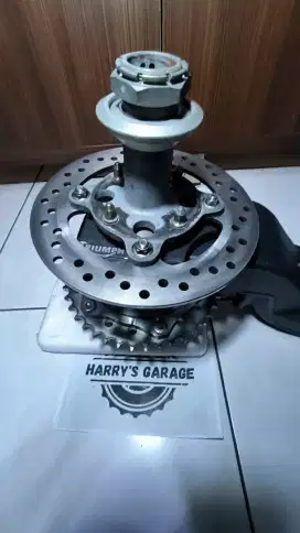 LIMBAH MOGE TRIUMPH Daytona Swing arm