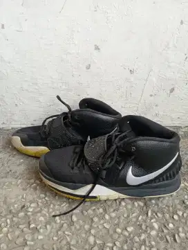 NIKE KYRIE SECOND
