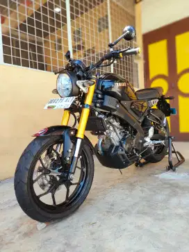 Yamaha XSR / XSR 155 2023 Shock ( Emas ), Black Premium Metalic, Mulus