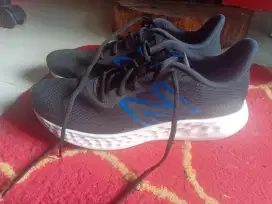 Jual sepatu running New Balance , seperti baru