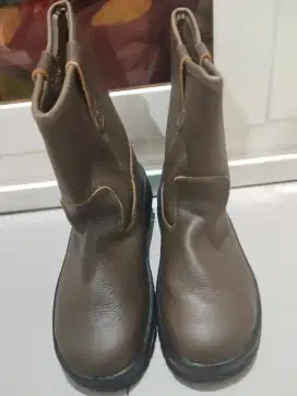 Sepatu kerja merk krusher