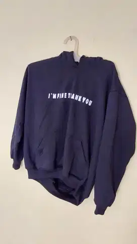 Sweater/hoodie warna hitam