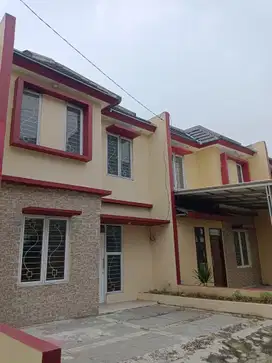 Rumah siap huni 2 lantai sudah SHM dekat Jalan raya