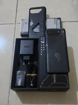 Asus ROG Phone 7 5G 12/256Gb, warna Hitam Indo, kondisi 99% Mulus