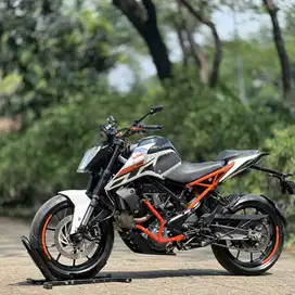 KTM DUKE 250 NON ABS PUTIH 2017 KM 16K PAJAK ON KAYAK BARU