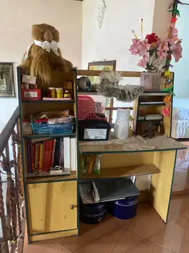 Meja belajar bekas