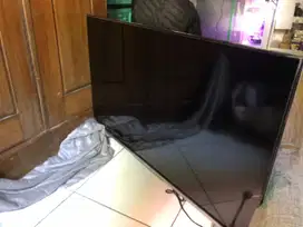 TV TCL model 43P725 (LCD Mati) selebihnya masih menyala