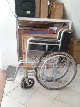 Kursi roda standart bekas