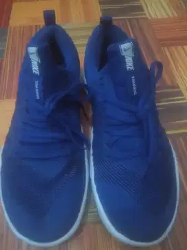 Sepatu buat olahraga