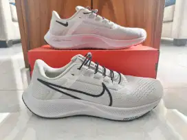 Nike Air Zoom Pegasus 38 ( Preloved )