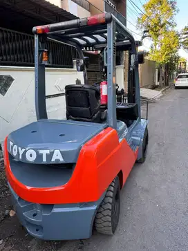 JUAL FORKLIFT BEKAS TOYOTA 3 TON MAST 3 METER SIAP KERJA