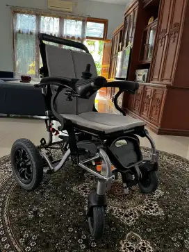 Dijual kursi roda elektrik second serasa baru kondisi 95 persen