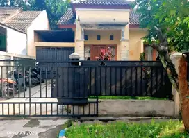 DIJUAL RUMAH HARGA HANCUR OBRAL LUAS TANAH BESAR SAWANGAN PERMAI DEPOK