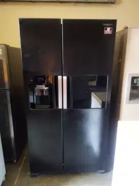 Kulkas Mewah SBS Samsung Black Series With Minibar