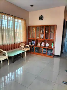 Disewakan Rumah 2 Lantai  Full furnished Taman Kopo Indah 2