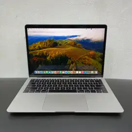 Macbook Air 13-inch 2018 Ci5 - 1.6GHz RAM 16GB SSD 256GB ( Second )