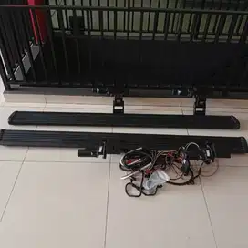 AMP Research Side / Foot Step electric Jeep JL Rubicon 2021