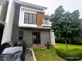 Rumah dekat mall di Olive Summarecon Bekasi