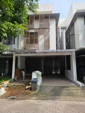 Dijual Rumah 3 Lantai Semifurnish Siap Huni di Greenwich BSD