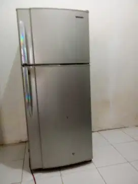 Kulkas 2 pintu sharp