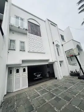 Jual BU Rumah mewah Tanah luas semifurnish Pamulang Tangerang selatan