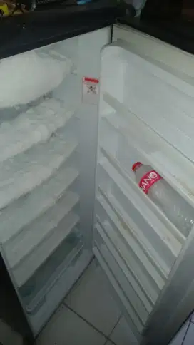 Freezer es batu rak susun