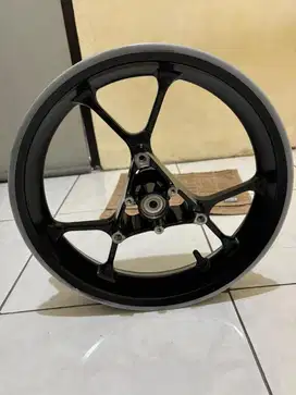 Jual velg sepasang dan ban belakang ori aerox 155 new harga 900rb