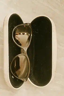 KACA MATA HITAM ORIGINAL FURLA