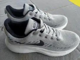 Nike Zoom Pegasus Grey sz 40