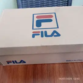 Di jual sepatu FILA size 42