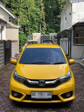 Honda Brio E Matic 2022 cvt kredit dp 10jt kuning agya ayla full ori